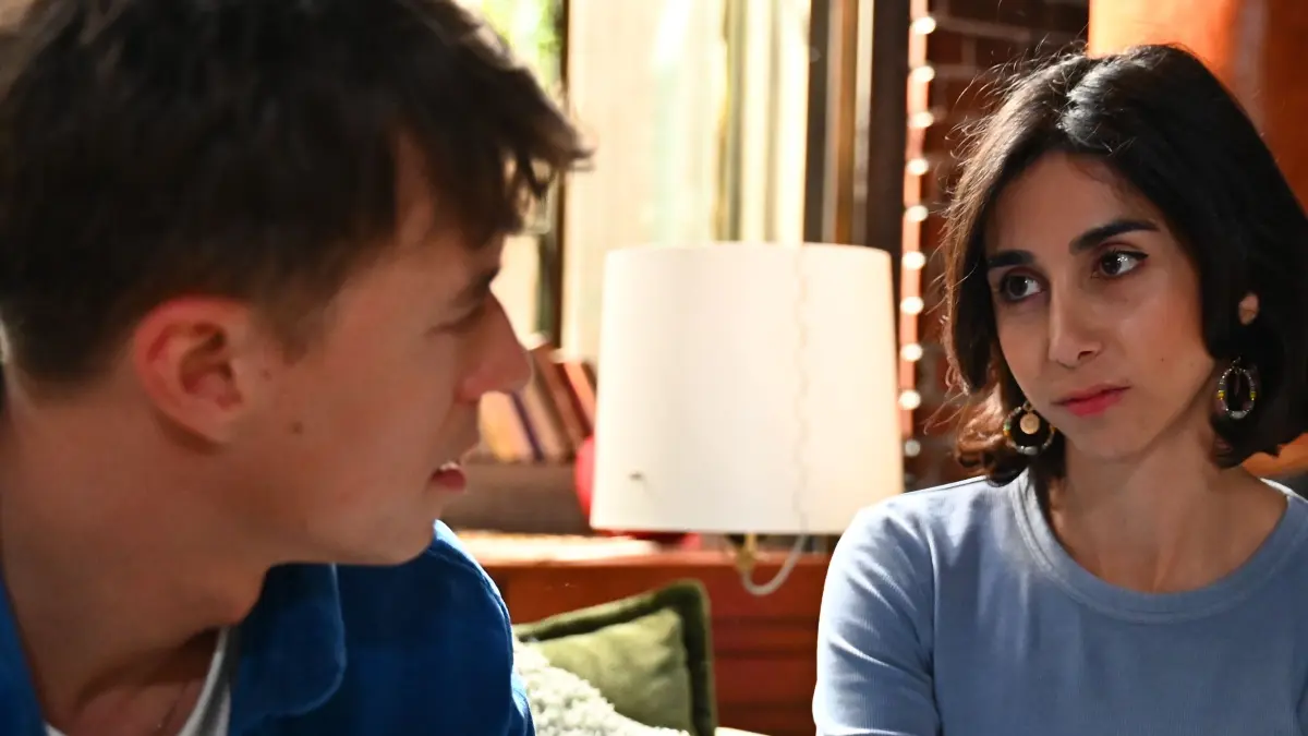 Weil Elias Joanas Geheimnis bewahrt, beginnt Leyla an seiner Ehrlichkeit – und womöglich sogar an seiner Liebe – zu zweifeln.