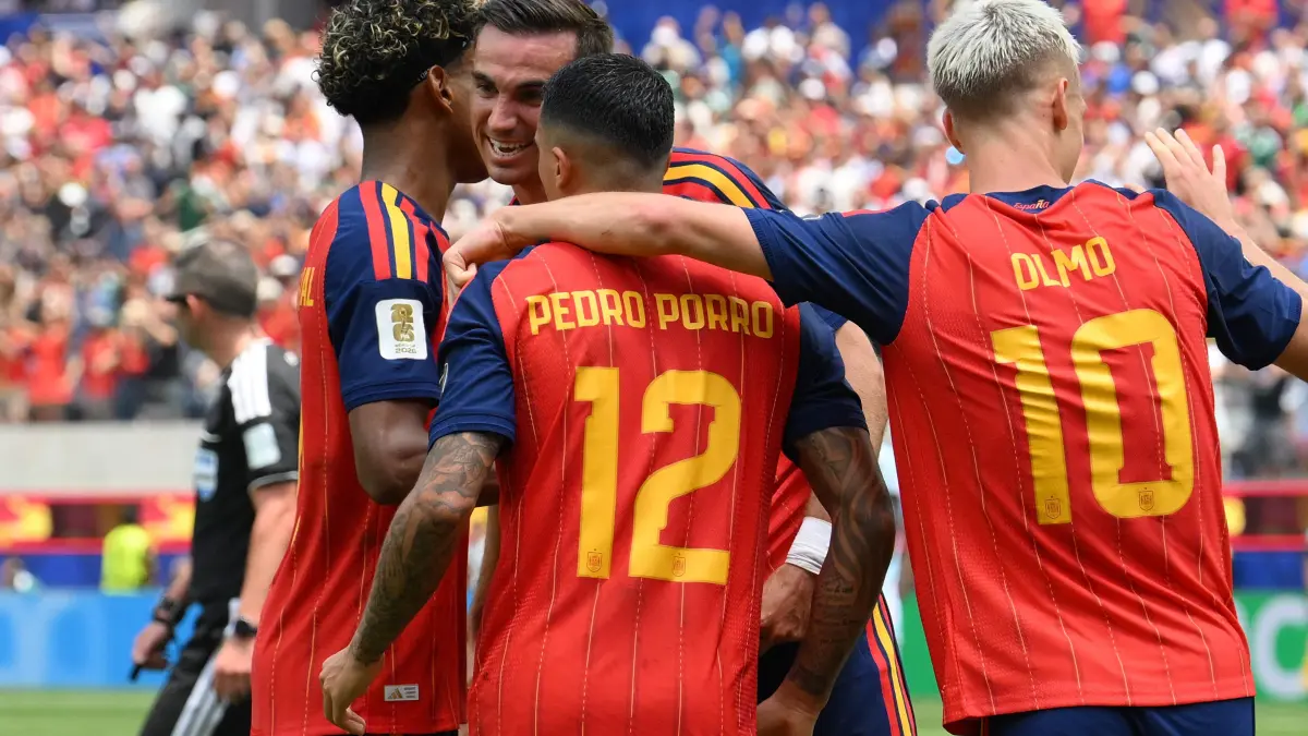 FBL-WC-2026-MATCH98-ESP-BEL: Spain's midfielder #08 Fabian Ruiz celebrates scoring his team's first goal with teammates during the 2026 World Cup football tournament quarter-final match between Spain and Belgium at the Los Angeles Stadium in Inglewood on July 10, 2026. (Photo by Patrick T. Fallon / AFP)