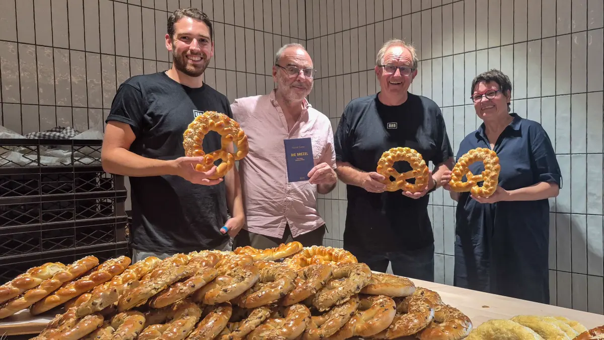 Chris Böck, Pascal Cames, Heiner Beck und Sabine Hunzinger konnten bei der Brezel-Lesung in der Backstube der Bäckerei Becka Beck gut 70 Besucher begrüßen, welche im Anschluss eine Vielfalt an Brezel-Köstlichkeiten probieren durften.