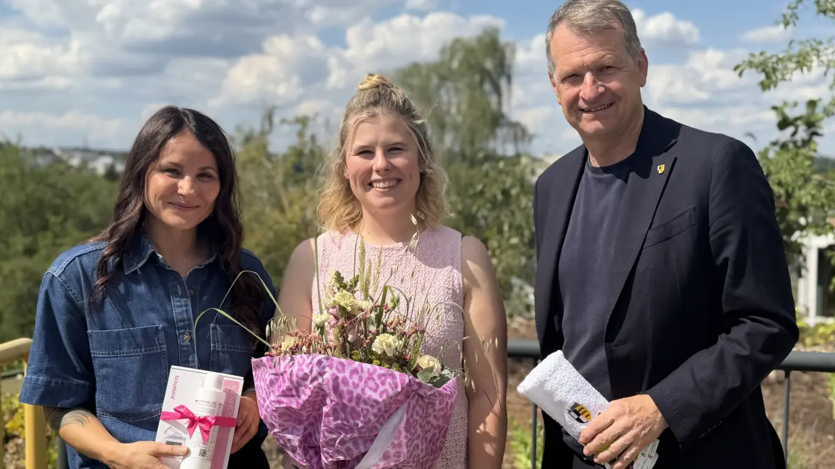 Lina Bade (Mitte) Hebamme und DRK-Bereitschaftsleiterin Burladingen