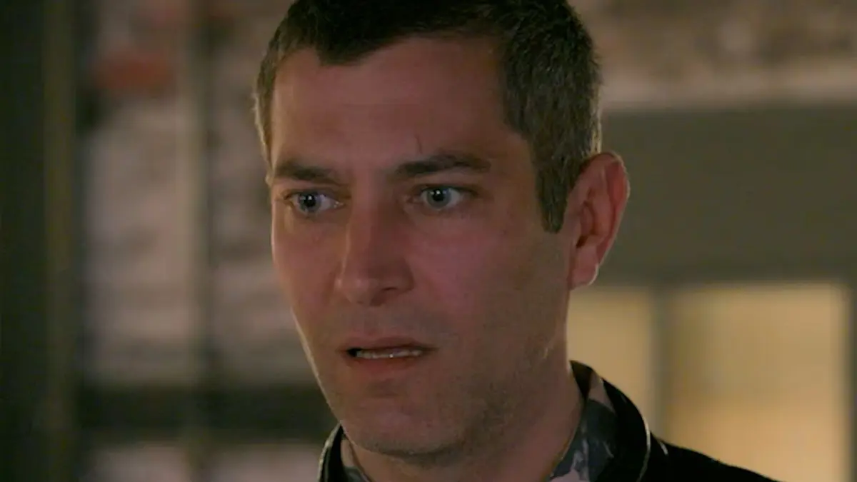 Dragan (Florian Thunemann) will seinen Sohn Nick loswerden.