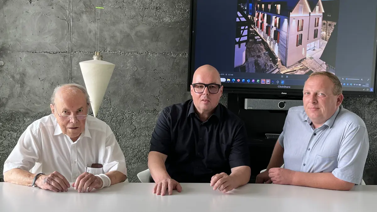 Firmengründer Wilhelm Kraft arbeitet immer noch eng mit seinem Sohn Lorenz Kraft und Thilo Weimert zusammen (von links).