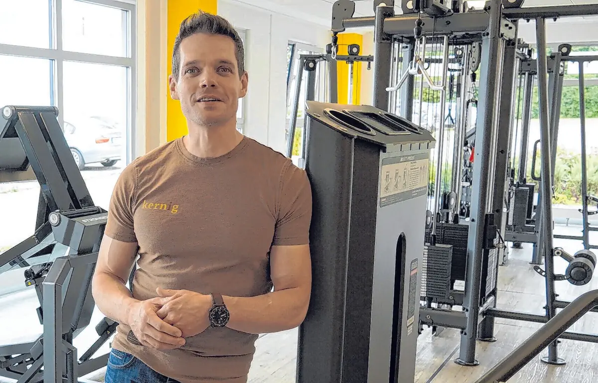 Jens Sporer und seine Frau Ursula haben ihr Fitnessstudio im April feierlich eröffnet. Mit den passenden Fitnessgeräten, Kursen und ihrer Beratung wollen sie all ihren Kunden helfen, ein gesundes Leben zu führen. ⇥Fotos: Brigitte Scheiffele