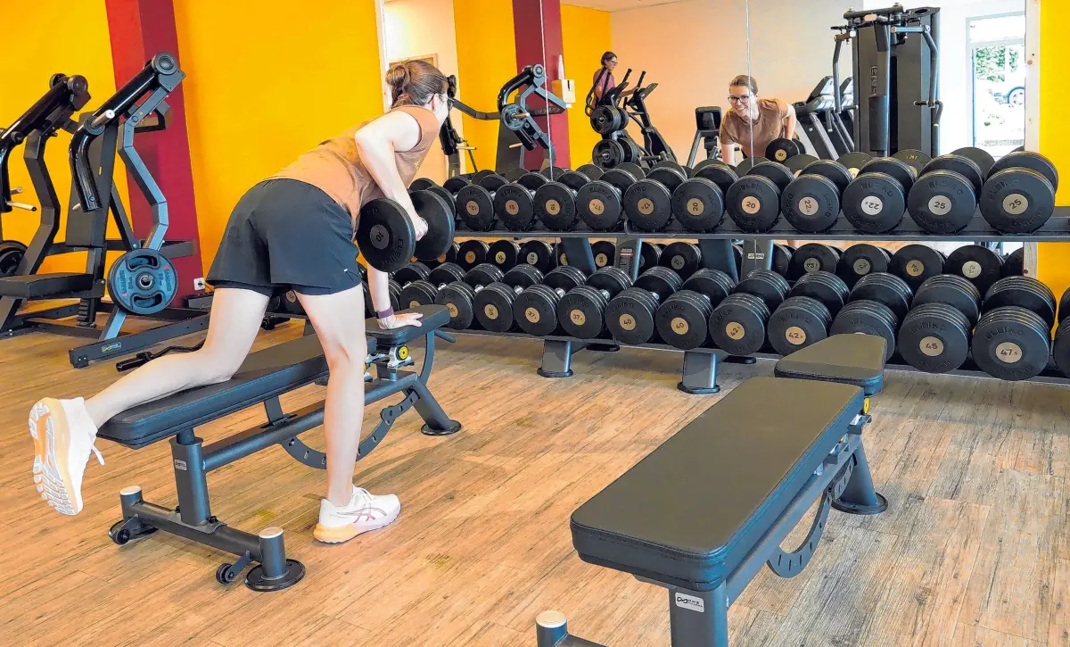 Jens Sporer und seine Frau Ursula haben ihr Fitnessstudio im April feierlich eröffnet. Mit den passenden Fitnessgeräten, Kursen und ihrer Beratung wollen sie all ihren Kunden helfen, ein gesundes Leben zu führen. ⇥Fotos: Brigitte Scheiffele
