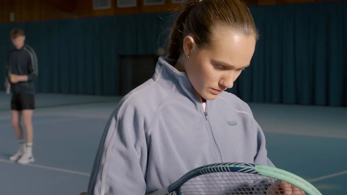 Joana (Josephine Martz) rennt kurz vor ihrem großen Match vor Valentin davon.