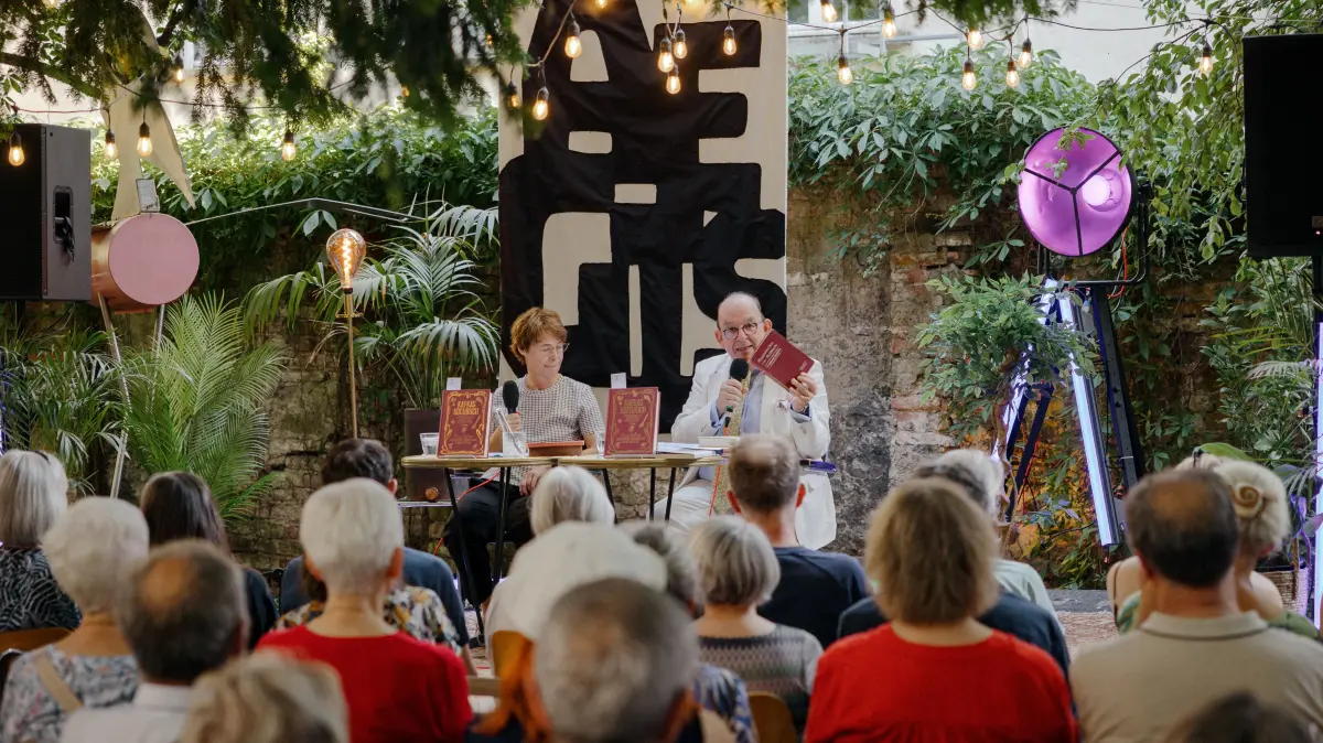 Aegis Café: "Kafkas Kochbuch" mit Denis Scheck, Eva Gritzmann, Alina Meissner-Bebrout (Donaufest)