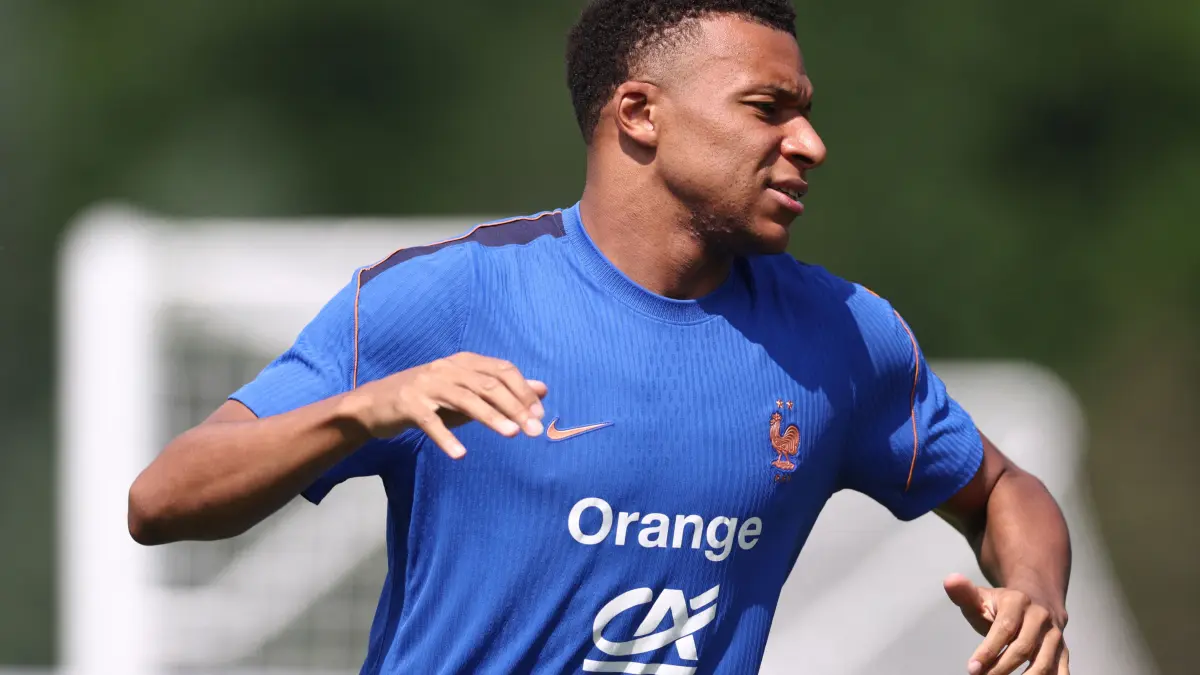 FBL-WC-2026-TRAINING-FRA: France's forward #10 Kylian Mbappe takes part in a training session at Bentley University in Waltham, near Boston, on July 11, 2026, during the 2026 World Cup football tournament. (Photo by FRANCK FIFE / AFP)