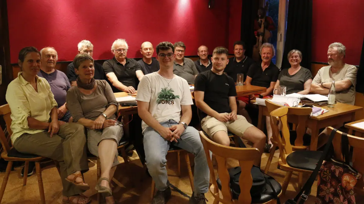 Nächstes Vorbereitungstreffen in der Kulturkneipe Häberlen: Diese und weitere Menschen setzen sich für den Erhalt des Events „Gaildorf chillt“ ein. Mit dabei waren Vertreter des Gaildorfer Albvereins, des VCP Unterrot, der Schützengilde Gaildorf, der IG Kunst, des Obst- und Gartenbauvereins Gaildorf, des Schützenvereins Eutendorf, von „Help – Wir helfen!“ sowie als Einzelpersonen Siegfried Engel und Petra Natzkowski-Rieder.