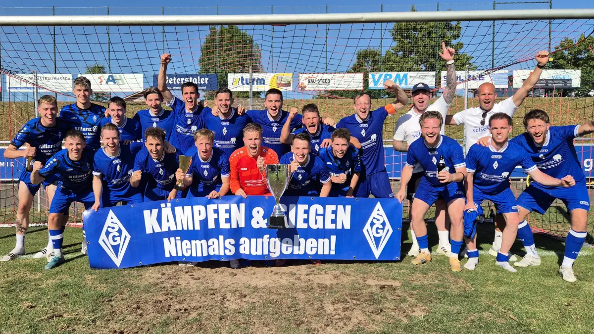 Hatten im Elfmeterschießen die besseren Nerven: die Kicker der SG Vöhringen. Der Lohn: der Sieg beim Mühlbachpokal-Turnier. ⇥Foto: Sascha Eggebrecht 