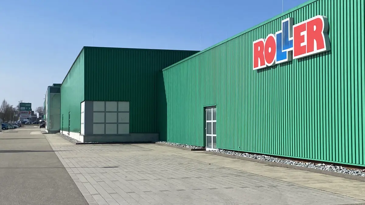 Auf dem Gelände des Möbel-Discounters Roller in Roßfeld soll ein Fachmarktzentrum entstehen - wohl ohne Decathlon.