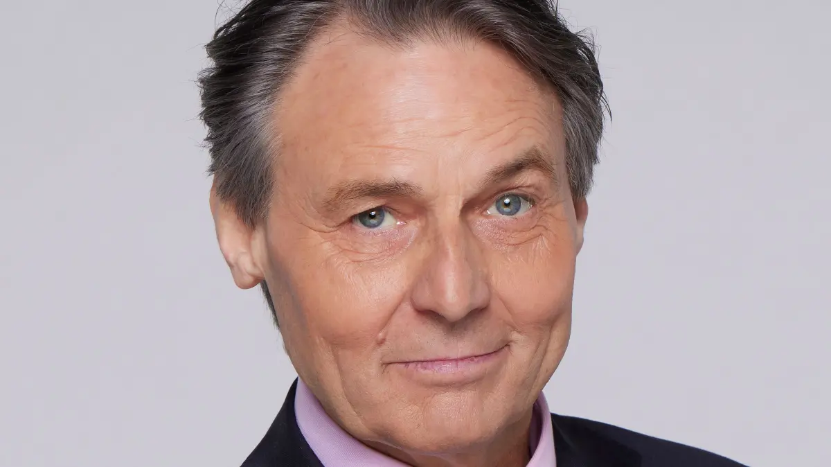 GZSZ-Fiesling Jo Gerner (Wolfgang Bahro) hat Stress mit den Teenagern aus dem Jugendclub.