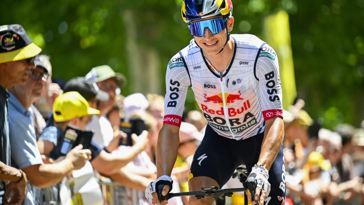 Tour de France 2026 Stage 8: Tour de France 2026 Stage 8 BERGERAC, FRANCE - JULY 11 : Lipowitz Florian GER of Red Bull - BORA - Hansgrohe before the start of the race during stage 8 of the 113rd edition of Tour de France an UCI World Tour 2.UWT cycling road race stage for Men Elite of 182 km with start in Perigueux and finish in Bergerac on July 11, 2026 in Bergerac, France, 11/07/2026 Bergerac France PUBLICATIONxNOTxINxFRAxBEL Copyright: xTomasxSiskx
