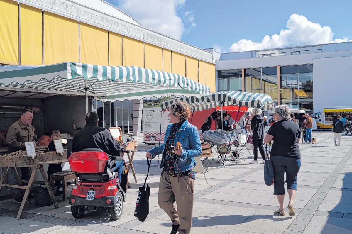Der Wochenmarkt findet immer freitags von 7 bis 12 Uhr statt.