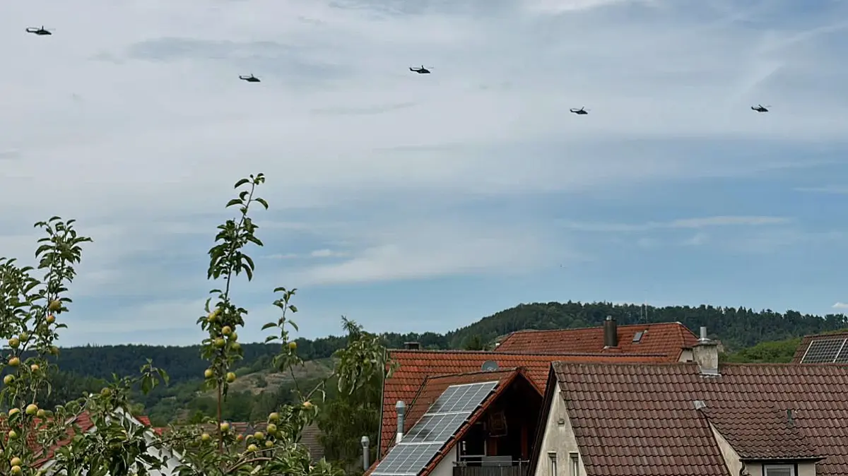 Fünf Militärhubschrauber überflogen am Montagnachmittag auch den Kreis Tübingen