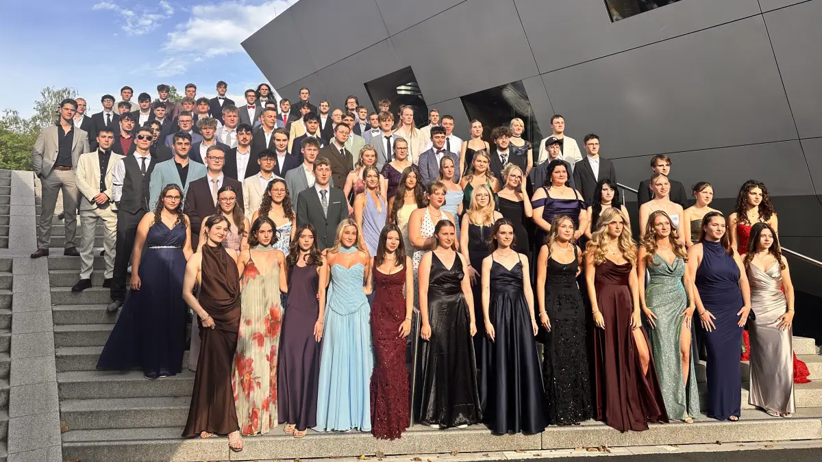 Insgesamt haben 82 Schülerinnen und Schüler aus den vier Profilfächern Gestaltungs- und Medientechnik (GMT), Informationstechnik (IT), Mechatronik (MT) und Umwelttechnik (UT) die allgemeine Hochschulreife erworben. Der Gesamtnotenschnitt beträgt 2,3.