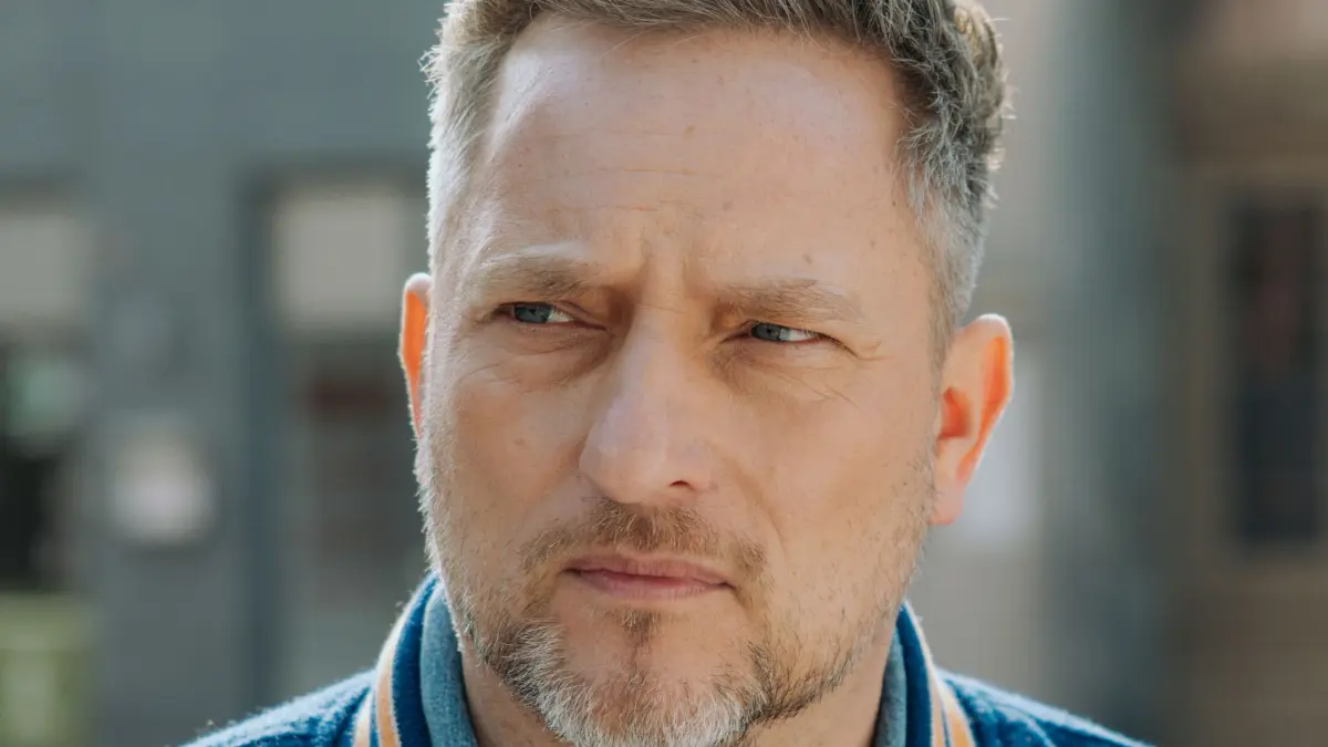 GZSZ-Liebling Michi Bode (Lars Pape) steckt in einer Lebenskrise.