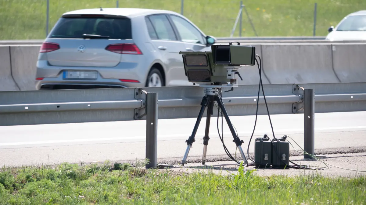 Ein mobiler Blitzer an der Autobahn 81 Höhe Harthausen.