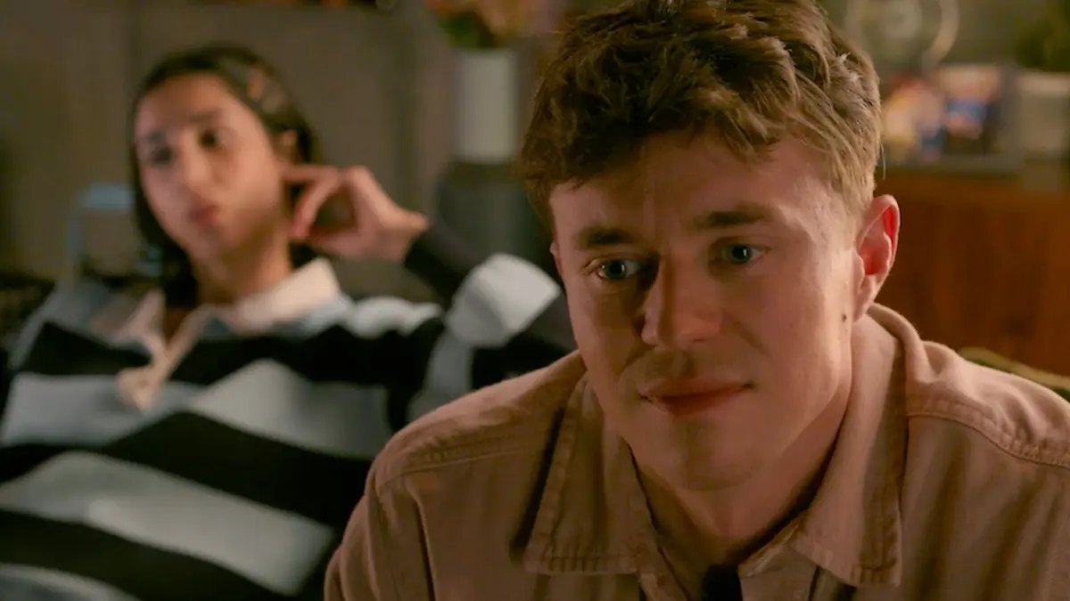 Elias (Robin Schick) und Leyla (Suri Abbassi) haben Beziehungsprobleme.