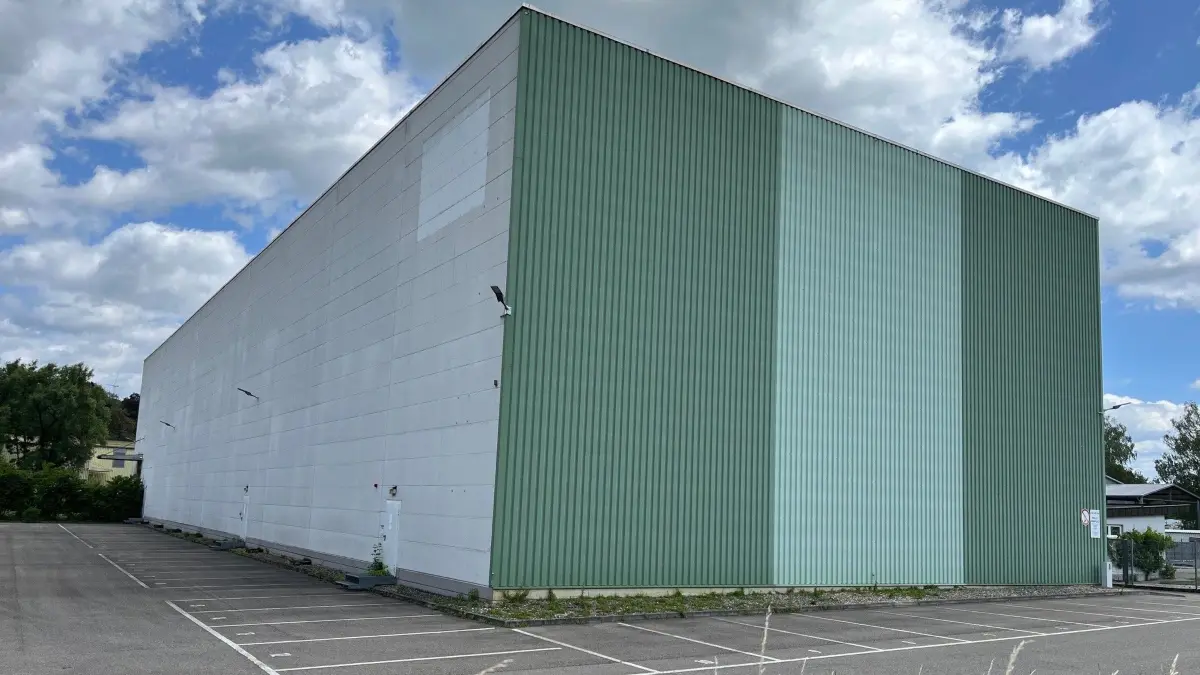 Ebersbach frühere Halle von Eurofoam neveon Kandidat für neuen Bauhof