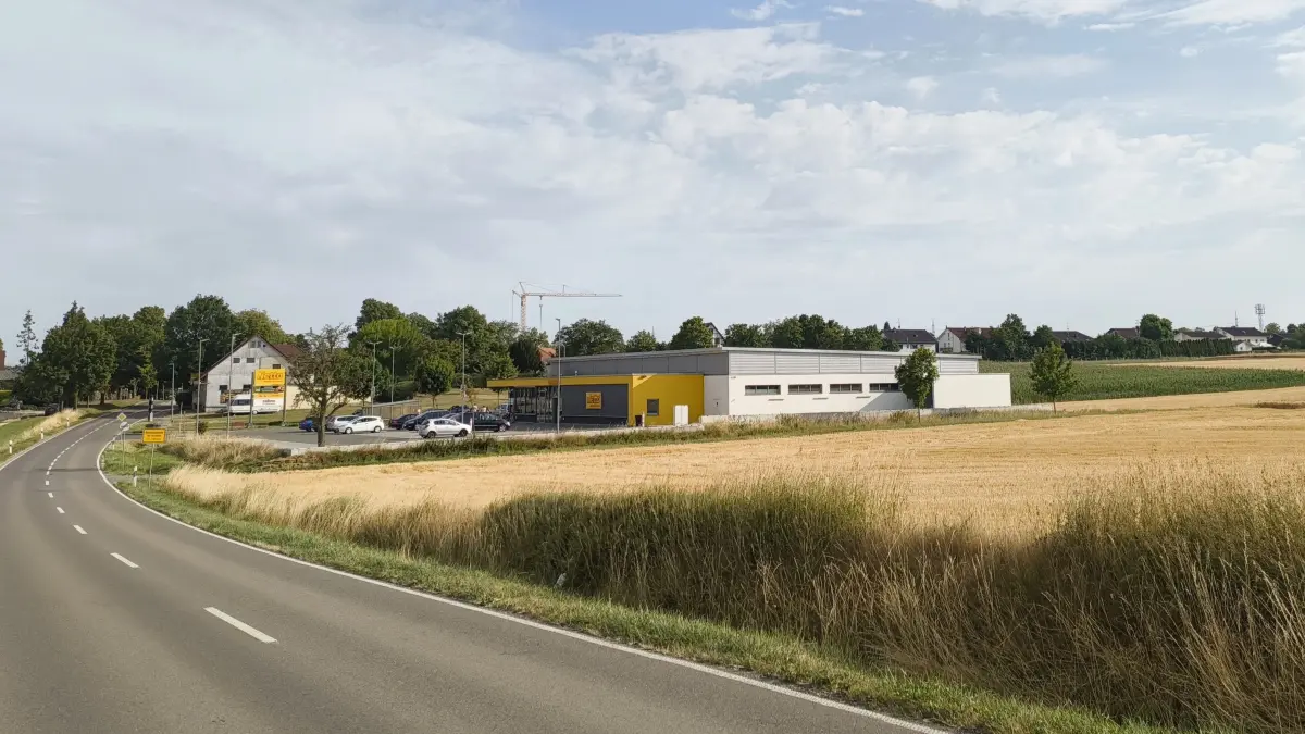 Von Seebronn her kommend, rechts hinter dem Nettomarkt, entstehen Erweiterungsflächen und ein neues Wohnbaugebiet in Remmingsheim.