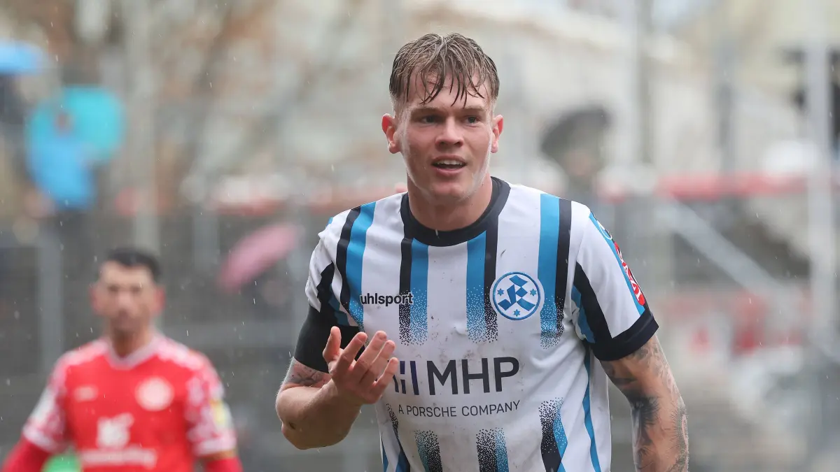 Stuttgart , Fußball Regionalliga Südwest , SV Stuttgarter Kickers vs. 1. FSV Mainz 05 II , Samuel Unsöld Kickers *** Stuttgart , Football Regionalliga Südwest , SV Stuttgarter Kickers vs 1 FSV Mainz 05 II , Samuel Unsöld Kickers