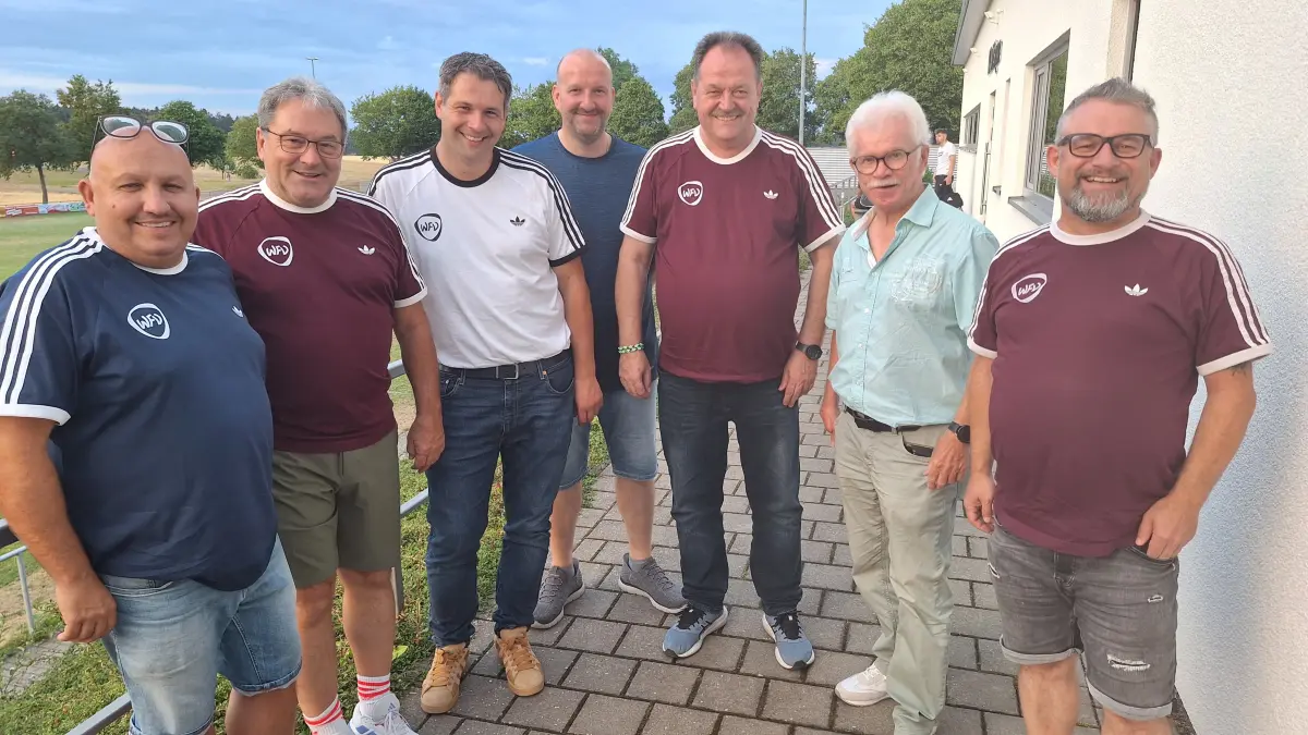 Von links: Marcus Kiekbusch (Bezirksvorsitzender Schwarzwald/Zollern), Staffelleiter Wolfgang Rieker, Matthias Harzer (WFV- Spielausschussvorsitzender), Martin Stede (Bezirksspielleiter Nordschwarzwald), Wolfgang Ottmar (Bezirksvorsitzender Nordschwarzwald), Josef Haug (Bezirksvorsitzender Alb) und Markus Aberle (Bezirksspielleiter Schwarzwald/Zollern).