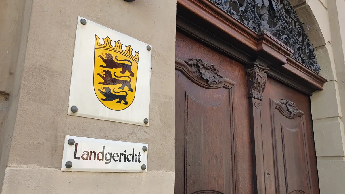 Kniffliger Fall für das Landgericht in Ellwangen: eine Mutter verklagt die Stadt Heidenheim wegen eines dreifachen Beinbruchs.