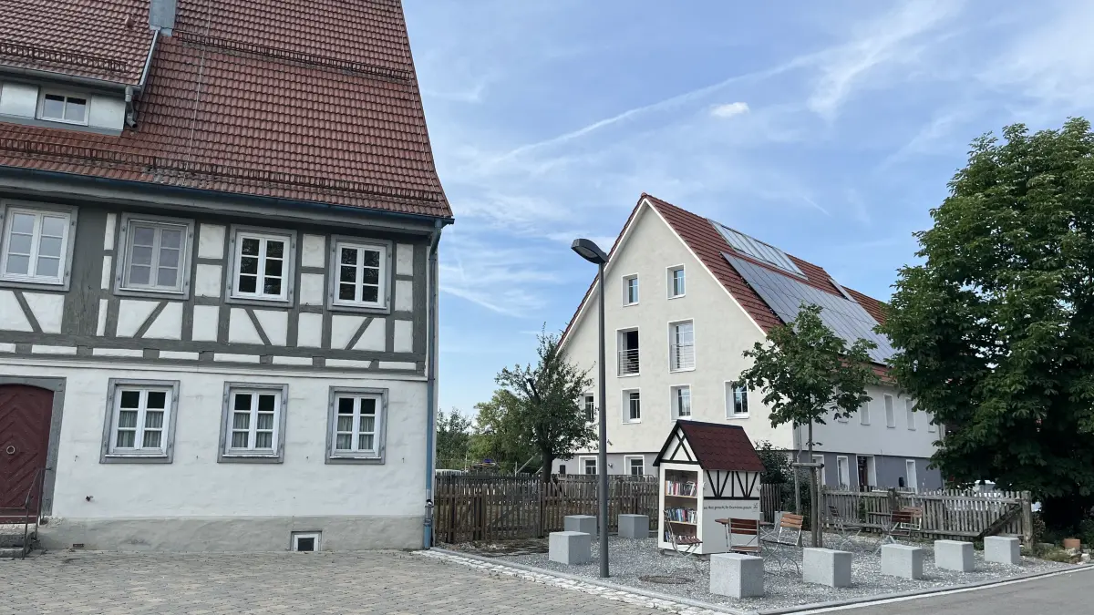 Die neue Gestaltung des Platzes am Dorfgemeinschaftshaus in Bernloch ist eines von mehreren Projekten, die während des Förderzeitraums umgesetzt wurden.