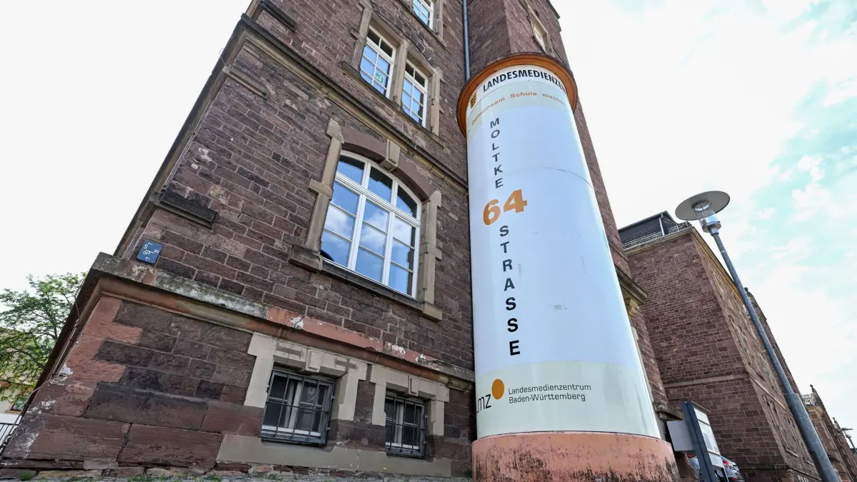Landesmedienzentrum Baden-Württemberg: 15.07.2026, Baden-Württemberg, Karlsruhe: Außenaufnahme des Landesmedienzentrums Baden-Württemberg am Standort Karlsruhe. Foto: Uli Deck/dpa +++ dpa-Bildfunk +++