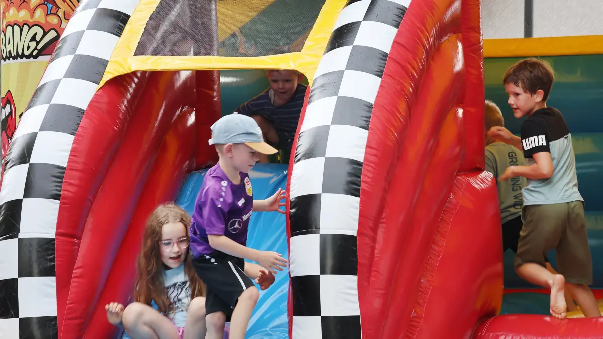 Hier sind wir zu Hause Blaufelden: SHO-Aktion Hier sind wir zu Hause in Blaufelden, Hüpfburg Kinder