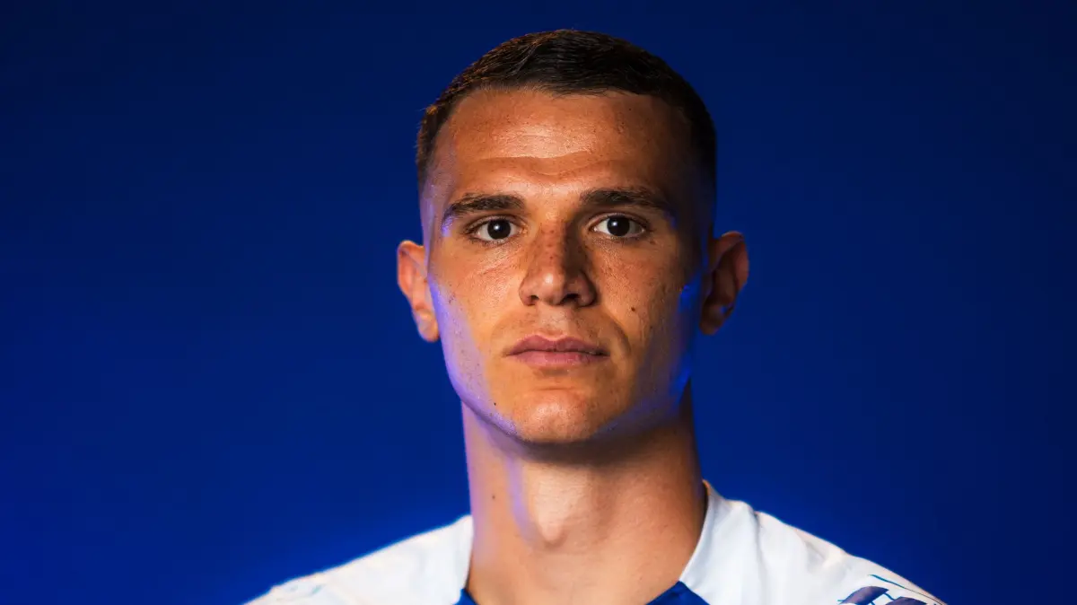 Der FV Illertissen startet in die Saison der Fußball-Regionalliga Bayern 2026/27. Mit dabei: Elidon Qenaj, Nummer 9.