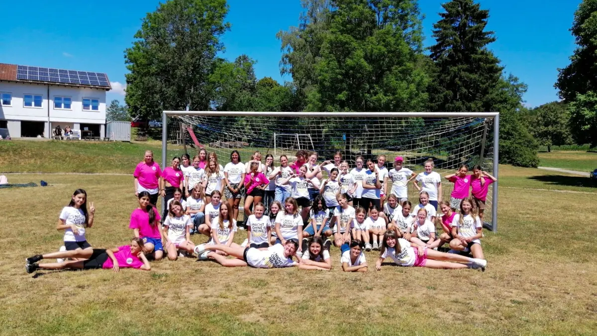 In Böhringen fand erneut ein Tag des Mädchenfußballs statt. Die Schülerinnen der Klassen fünf bis neun waren fast alle begeistert.