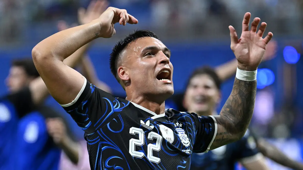 England v Argentina: Semi Final - FIFA World Cup 2026: ATLANTA, GEORGIA - JULY 15: Lautaro Martinez #22 of Argentina celebrates after the 2-1 win during the FIFA World Cup 2026 Semi Final match between England and Argentina at Atlanta Stadium on July 15, 2026 in Atlanta, Georgia. Shaun Botterill/Getty Images/AFP (Photo by Shaun Botterill / GETTY IMAGES NORTH AMERICA / Getty Images via AFP)