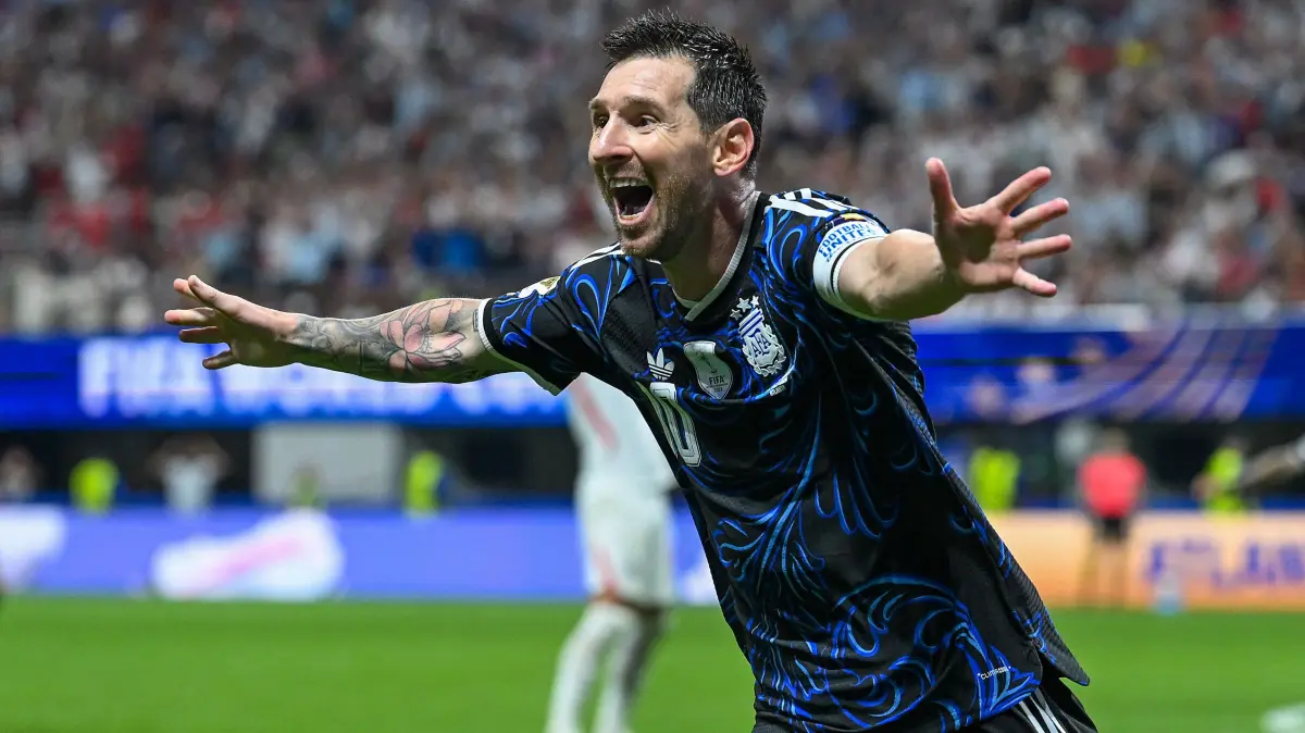 England v Argentina: Semi Final - FIFA World Cup 2026: ATLANTA, GEORGIA - JULY 15: Lionel Messi #10 of Argentina celebrates the team's second goal by Lautaro Martinez #22 during the FIFA World Cup 2026 Semi Final match between England and Argentina at Atlanta Stadium on July 15, 2026 in Atlanta, Georgia. Shaun Botterill/Getty Images/AFP (Photo by Shaun Botterill / GETTY IMAGES NORTH AMERICA / Getty Images via AFP)