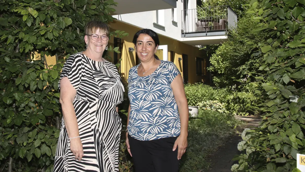 zukünftige Pflegedienstleiterin des Tageshospiz Geislingen, Gaby Wittlinger (links) und Marta Alfia, die Gesamtleiterin aller Hospize im Landkreis Göppingen