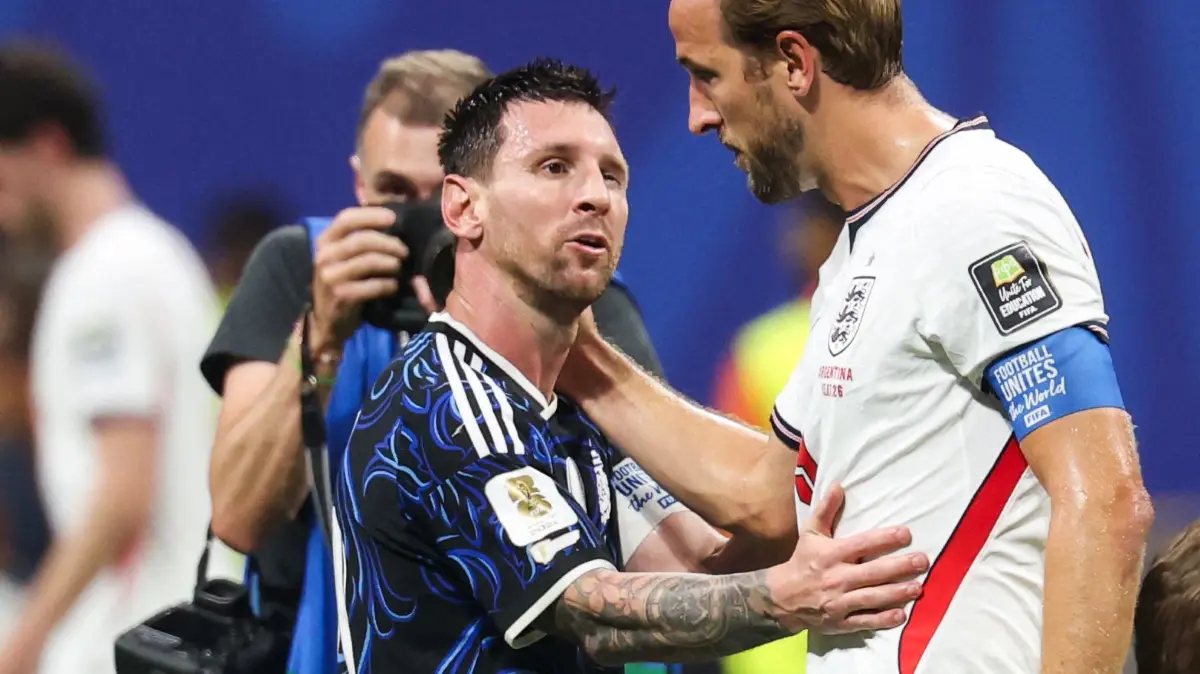 FBL-WC-2026-MATCH102-ENG-ARG: Argentina's forward #10 Lionel Messi (L) and England's forward #09 Harry Kane (R) greet after the 2026 World Cup football tournament semi-final match between England and Argentina at the Atlanta Stadium in Atlanta on July 15, 2026. (Photo by Odd ANDERSEN / AFP)