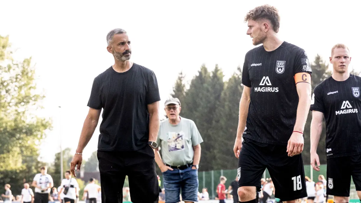 14.07.2026, Fussball, Saison 2026/2027, Regionalliga Südwest, Hauptspielfeld Burgrieden, Testspiel, SSV Ulm 1846 Fußball - FC Augsburg II : 14.07.2026, Fussball, Saison 2026/2027, Regionalliga Südwest, Hauptspielfeld Burgrieden, Testspiel, SSV Ulm 1846 Fußball - FC Augsburg II,
nach Spielende v.l. Sportdirektor Murat Isik (SSV Ulm 1846 Fußball), 18 Steffen Meuer (SSV Ulm 1846 Fußball)
Foto:Eibner-Pressefoto/Lucca Fundel