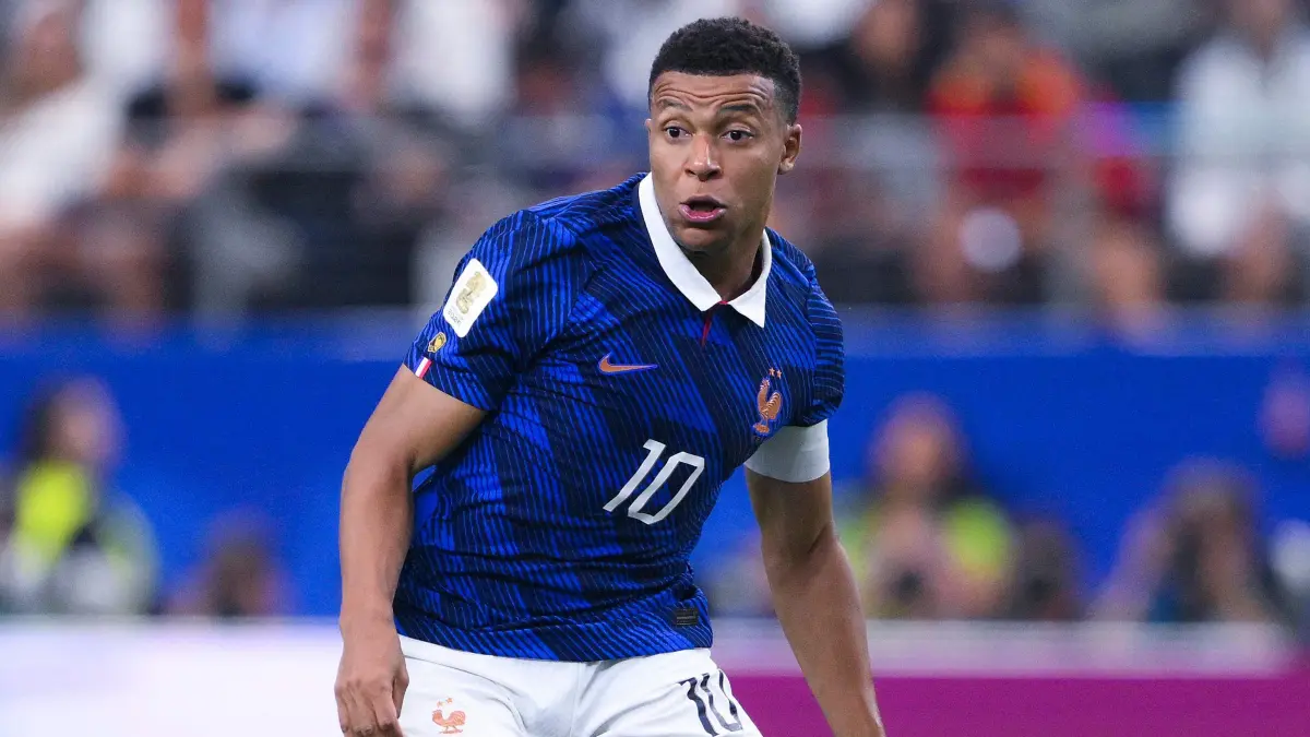 France v Spain: Semi Final - FIFA World Cup 2026: ARLINGTON, TEXAS - JULY 14: Kylian Mbappe #10 of France runs with the ball during the FIFA World Cup 2026 Semi Final match between France and Spain at Dallas Stadium on July 14, 2026 in Arlington, Texas. David Ramos/Getty Images/AFP (Photo by David Ramos / GETTY IMAGES NORTH AMERICA / Getty Images via AFP)