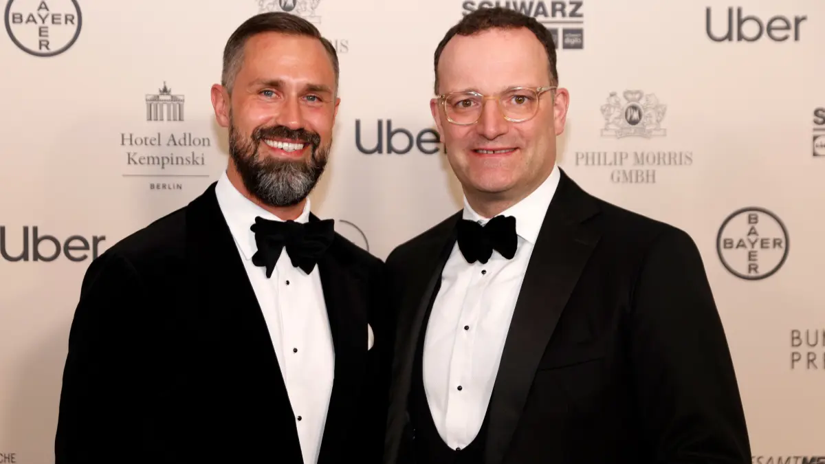 Daniel Funke (l.) und Jens Spahn sind seit 2017 verheiratet.