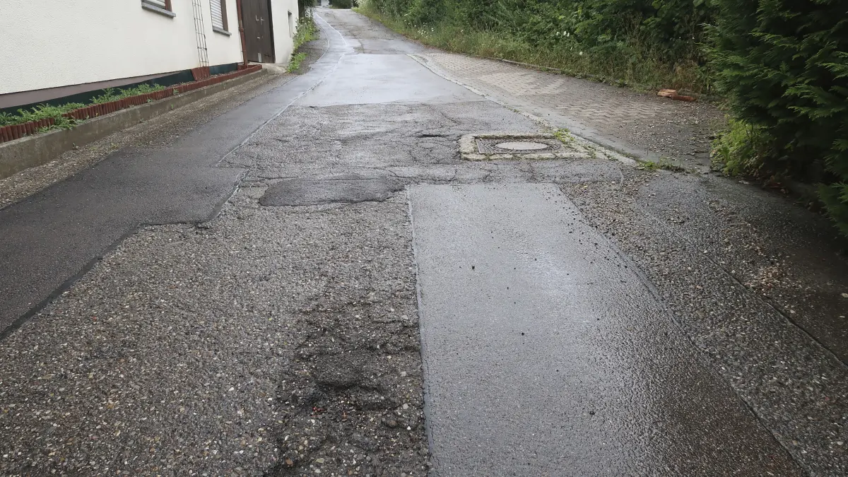 Der geplante Ausbau des maroden Taubensteigs in Treffelhausen wird nochmal geschoben.