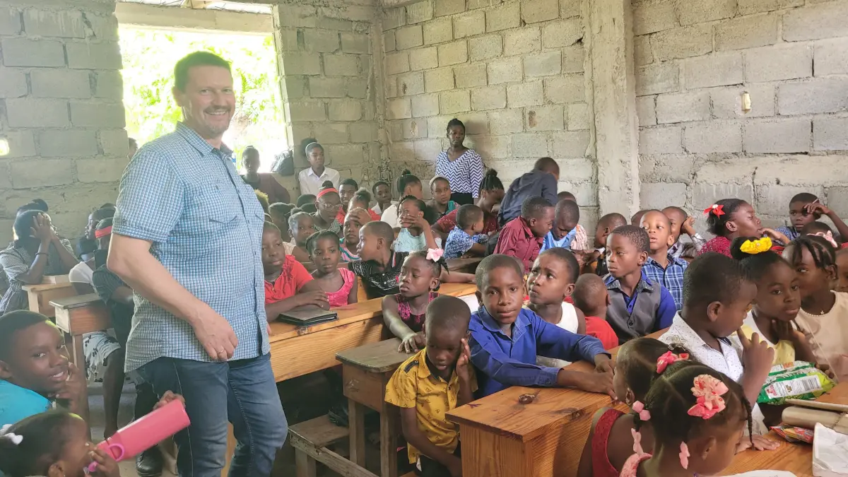 Johannes Ruopp vom Hilfsverein AE Haiti: Die Kinder in Lacroix freuen sich über den Besuch aus Deutschland.