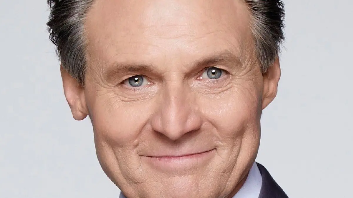 GZSZ-Rolle Jo Gerner (Wolfgang Bahro) hat Gefühle für eine Internetbekanntschaft.