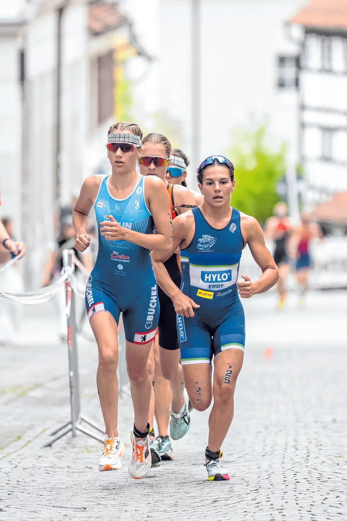 Starterinnen 1. Bundesliga beim Lauf durch die Tübinger Altstadt⇥Foto: Silas Stein