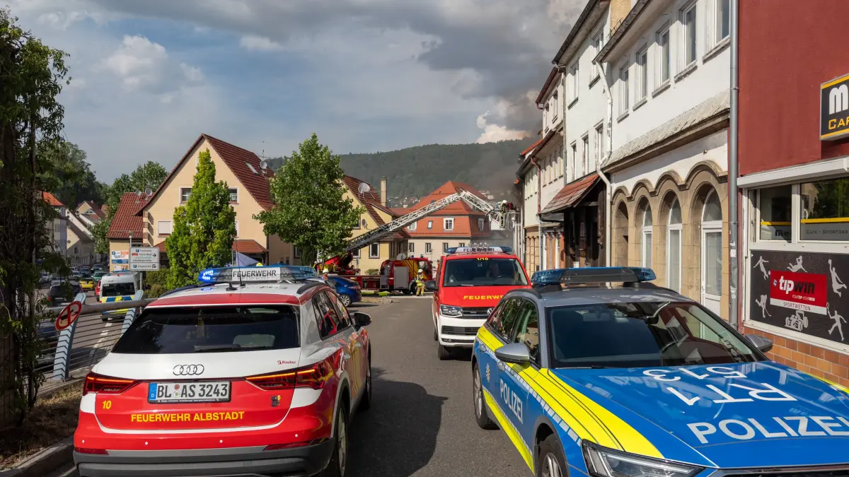 Ein Großeinsatz in der Ebinger Innenstadt beschäftigte die Feuerwehr am Donnerstagg über mehrere Stunden.