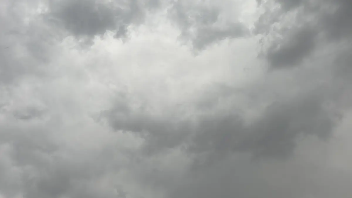 Wieder wolkenverhangen: Gewitter ziehen über dem Zollernalbkreis auf.
