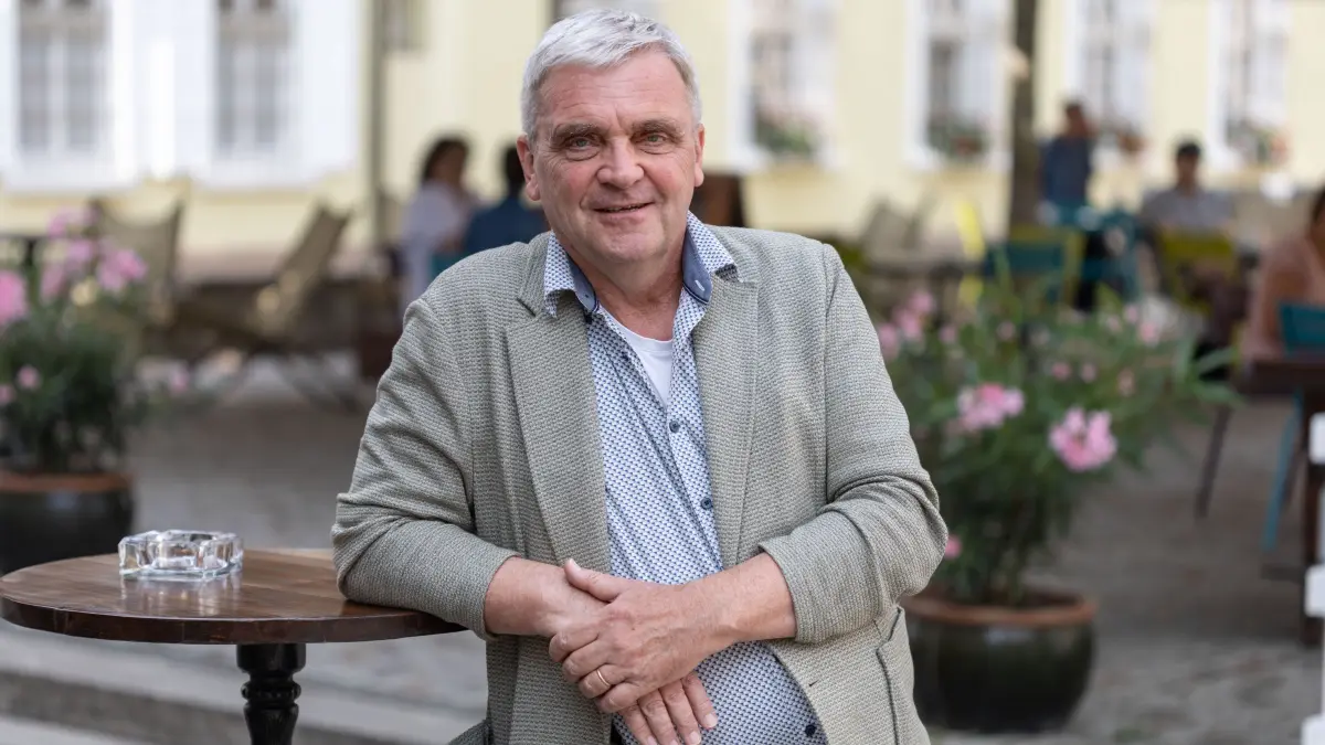 Cafe Bozen Göppingen, Porträt Pfarrer Tilman Schühle, Adelberg, Verabschiedung am So, 19.07.26, 16 Uhr Dorfkirche Adelberg