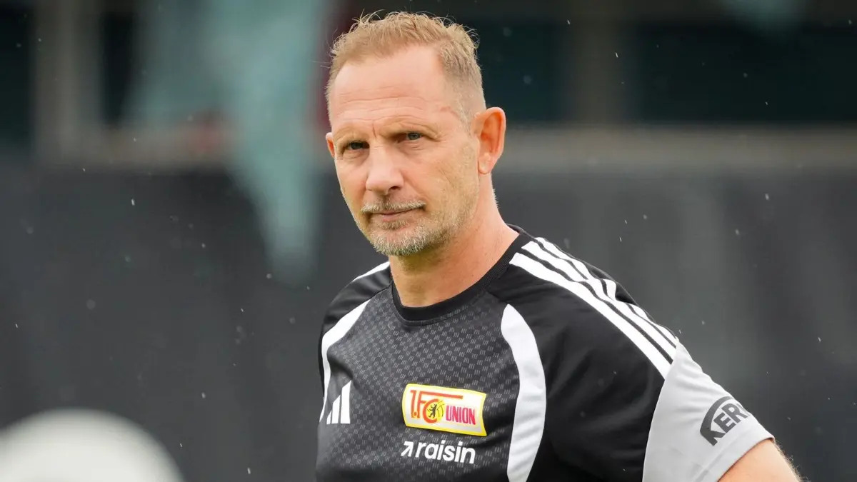 Mauro Lustrinelli: ARCHIV - 01.07.2026, Berlin: Fußball: Bundesliga, Training 1. FC Union Berlin, Cheftrainer Mauro Lustrinelli (1. FC Union Berlin) geht über den Trainingsplatz. (zu dpa: «1:1 gegen Winterthur: Union zum dritten Mal in Serie sieglos») Foto: Soeren Stache/dpa +++ dpa-Bildfunk +++