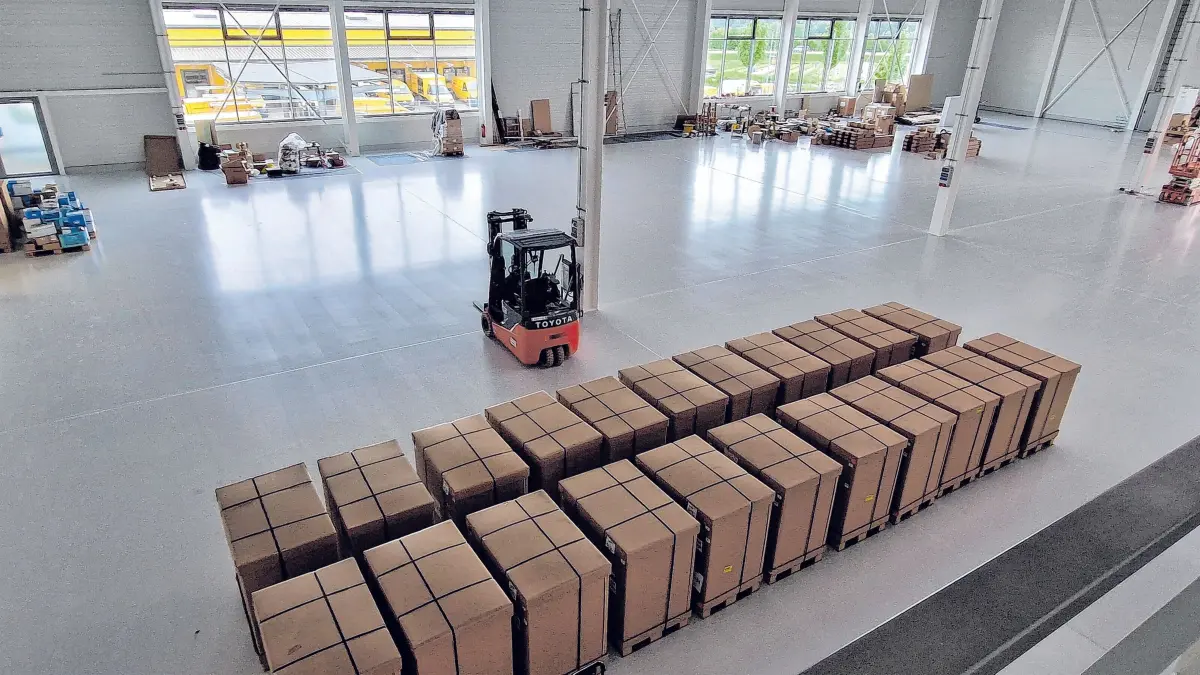 Im Logistiklager von Big Daishowa herrscht reger Betrieb.⇥Foto: Stotz Massiv-Fertigbau