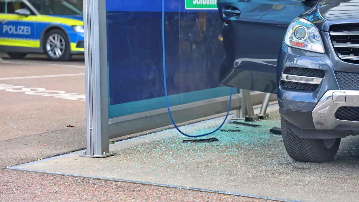 Explodierte Spraydose in Waschstraße in der Blaubeurer Straße. Dabei wurde am 17.7.2026 ein Autobesitzer verletzt