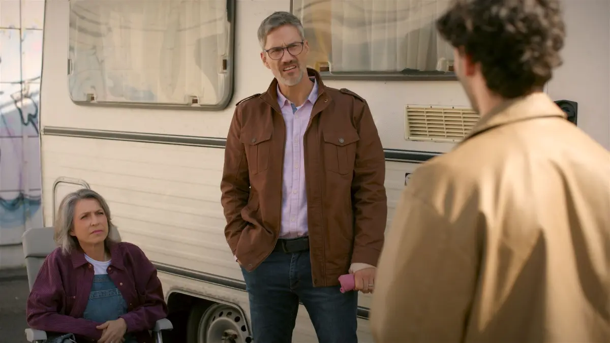 Henning (Stefan Bockelmann, M.) und Daniela (Berrit Arnold) müssen das Wohnmobil verkaufen.